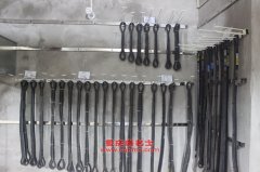 滬光HG5125CCQ畜禽運輸車用的康明斯ISDe180 40發動機的配件及修理